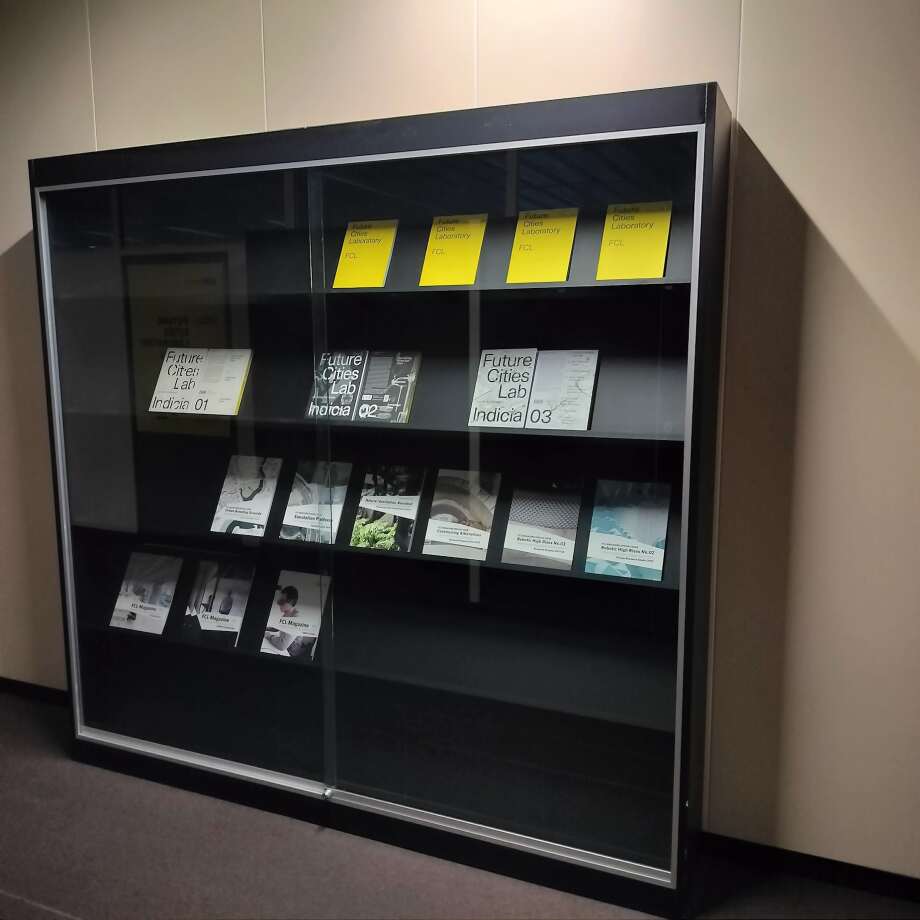 Bookshelves as Collective Knowledge Infrastructure: Displaying 15 Years of Knowledge Production